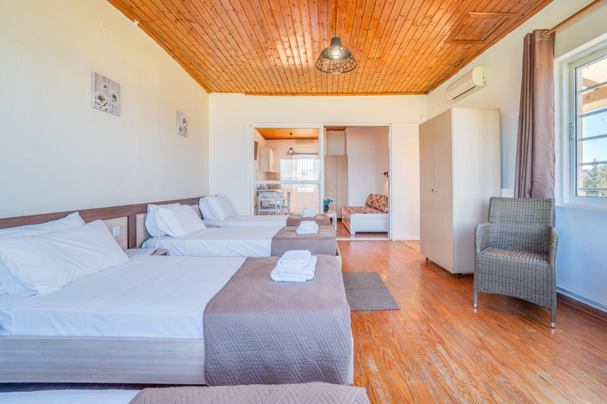 Sandy Beach Houses - Sea View Kávos الغرفة الصورة
