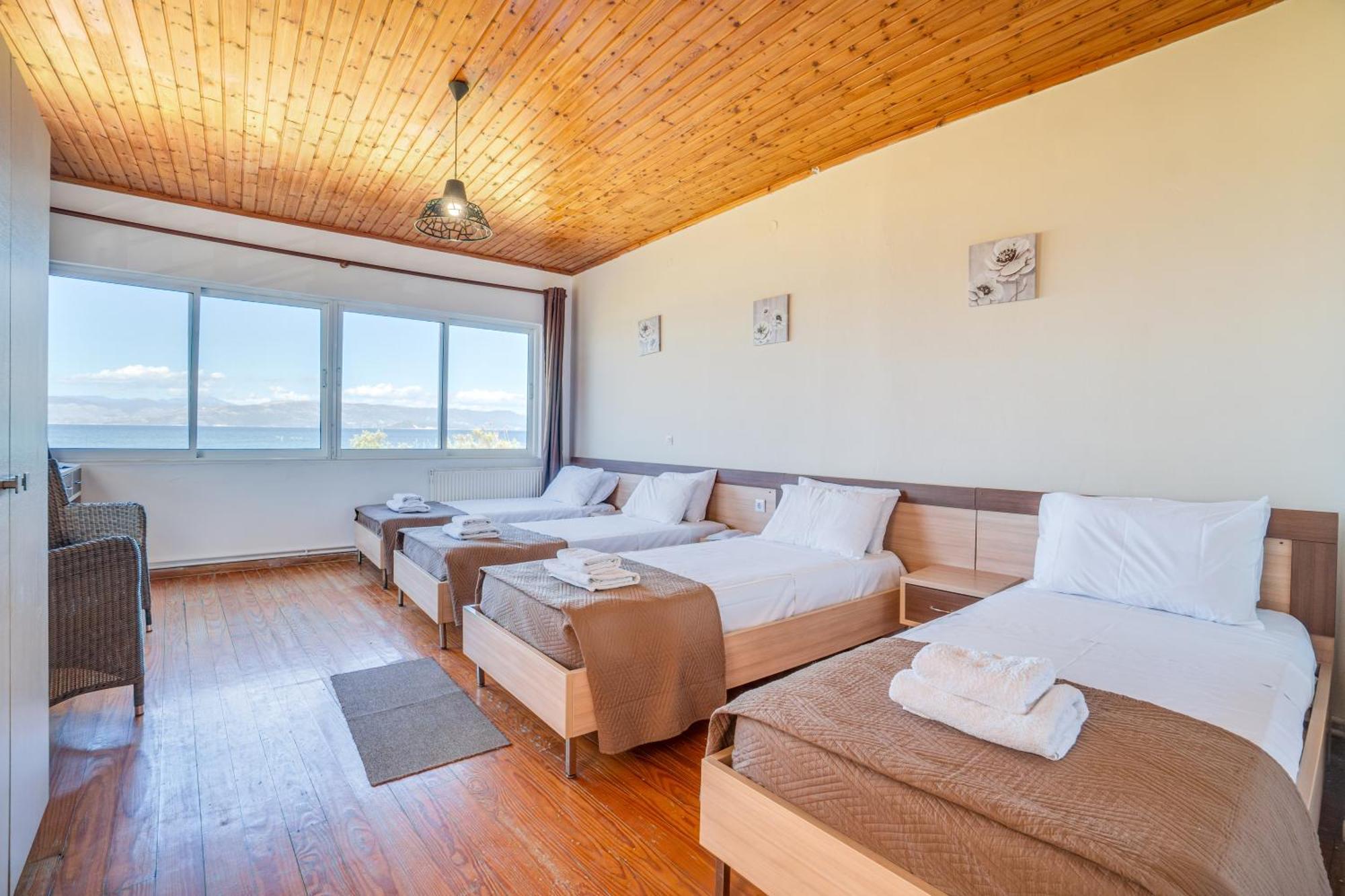 Sandy Beach Houses - Sea View Kávos الغرفة الصورة